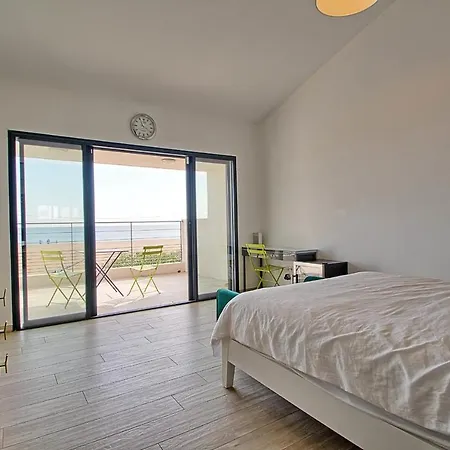 Вилла Seafront 4 Bedroom With Pool - Dodo Et Tartine Йер