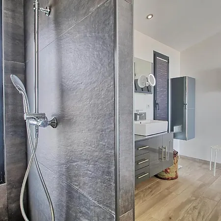 Seafront 4 Bedroom With Pool - Dodo Et Tartine Йер