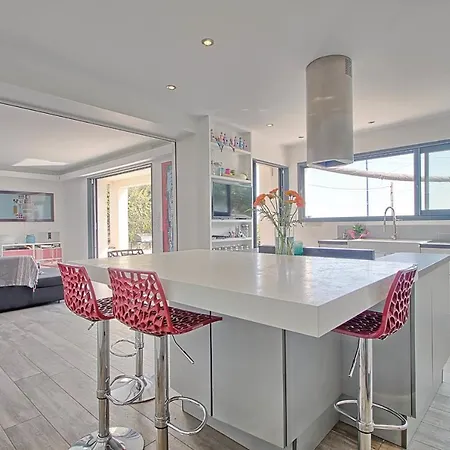 Seafront 4 Bedroom With Pool - Dodo Et Tartine *