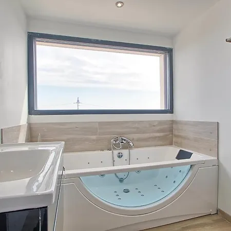 Seafront 4 Bedroom With Pool - Dodo Et Tartine Вилла *