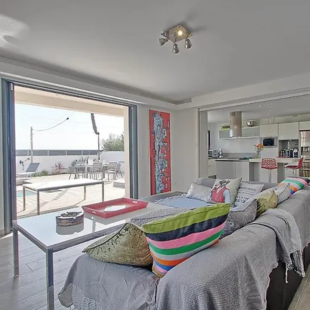 Вилла Seafront 4 Bedroom With Pool - Dodo Et Tartine