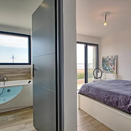 Вилла Seafront 4 Bedroom With Pool - Dodo Et Tartine Йер